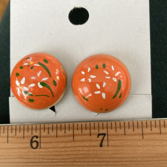 🐸 Round Orange Clip-on Earrings with White Flowers; ELNC - Picture 3 of 4